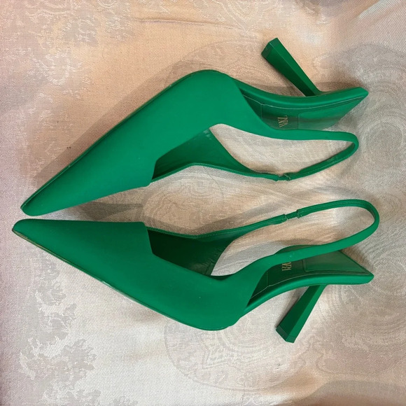 ZARA Sz 41 Kelly Green Pointy Heels Adjustable Buckle Closure Fabric Slingbacks - Picture 6 of 8